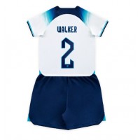Camiseta Inglaterra Kyle Walker #2 Primera Equipación Replica Mundial 2022 para niños mangas cortas (+ Pantalones cortos)